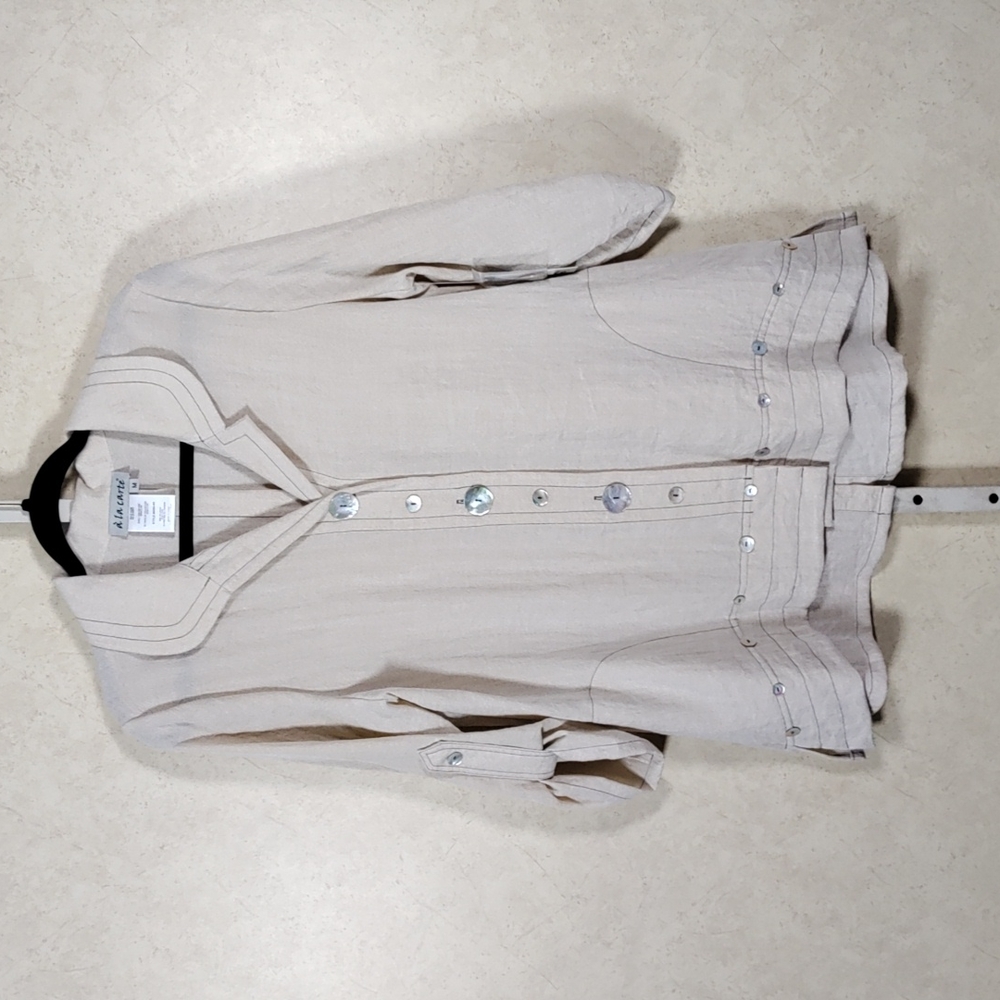 04103 A la carte natural tan "Fun in the Sun" button jacket/shirt M NWT